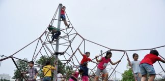 khu vui choi trẻ em đu dây