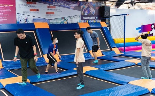Giải pháp trampoline trọn gói: Từ thiết kế đến vận hành 1 Giải pháp trampoline trọn gói với court nhún và khu vận động trong nhà