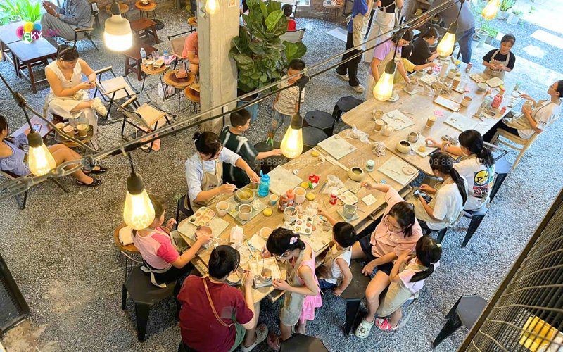 Workshop cuối tuần tăng giữ khách cho khu vui chơi 2 Gia đình tham gia workshop cuối tuần tại khu vui chơi trẻ em
